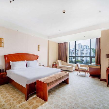 Отель Ramada Plaza By Wyndham Chongqing West Экстерьер фото