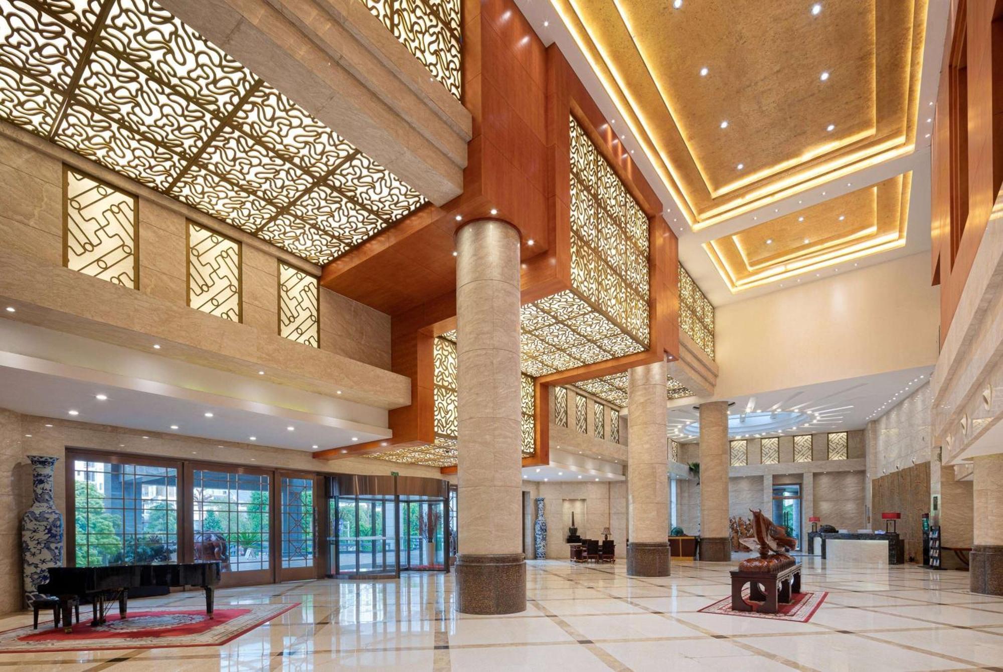 Отель Ramada Plaza By Wyndham Chongqing West Экстерьер фото