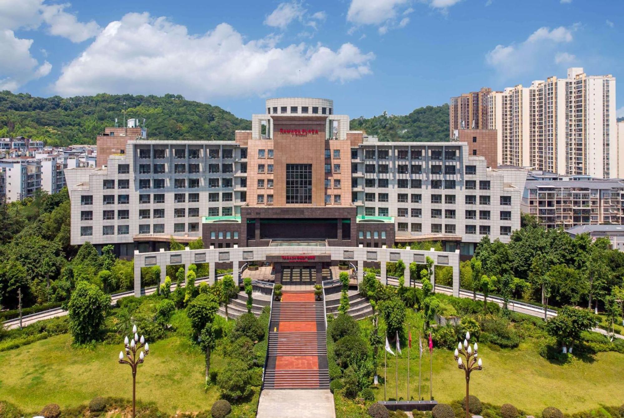 Отель Ramada Plaza By Wyndham Chongqing West Экстерьер фото