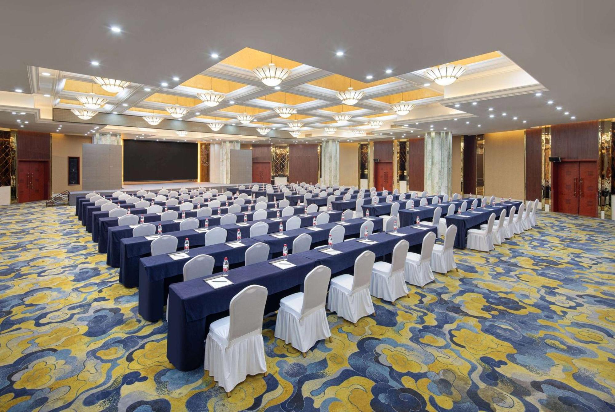 Отель Ramada Plaza By Wyndham Chongqing West Экстерьер фото