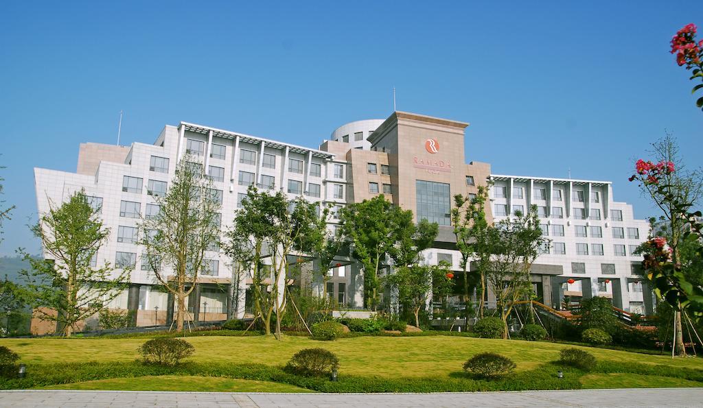 Отель Ramada Plaza By Wyndham Chongqing West Экстерьер фото