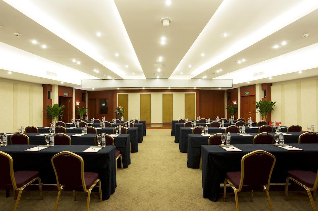 Отель Ramada Plaza By Wyndham Chongqing West Экстерьер фото